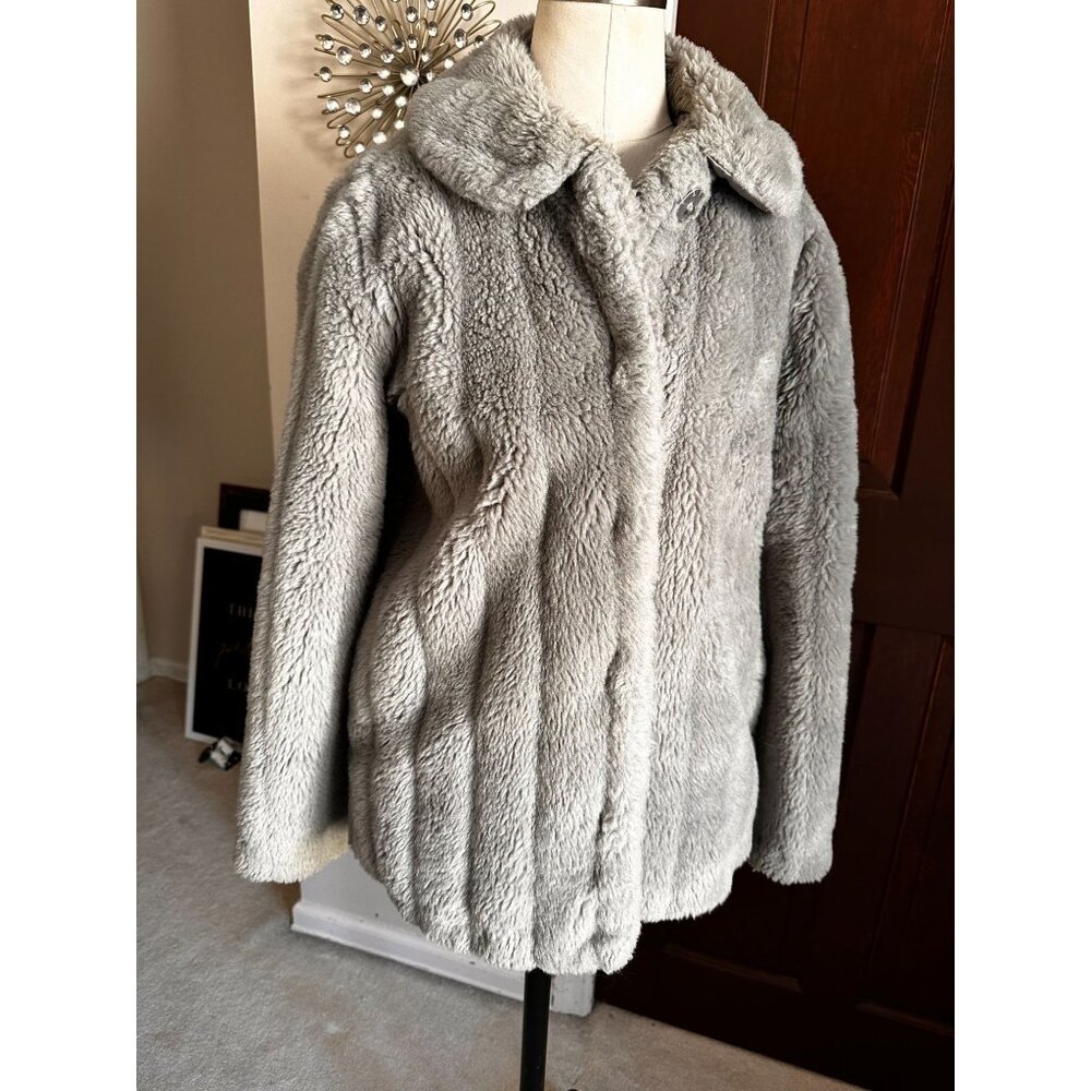 Vintage Boutique XXI faux fur gray coat with snap closure S
